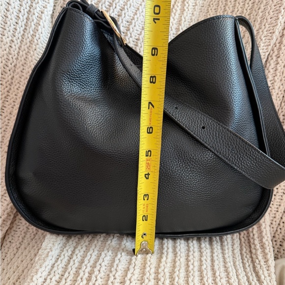 SALE!Elegant Tote Le Monde London Black Pebbled Leather Expandable Shoulder Bag - Picture 5 of 11